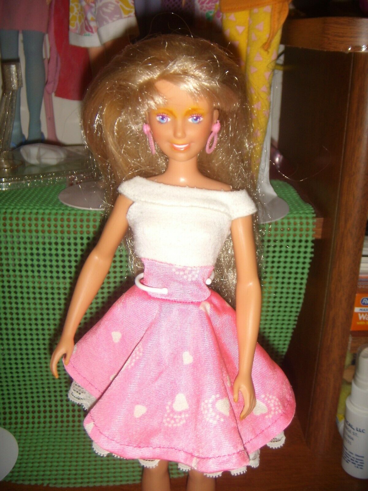 HASBRO'S 1980'S MAXIE DOLL IN PRETTY OUTFIT, LOT#2